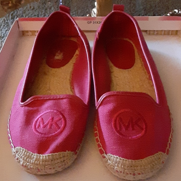 MK Flats Shoes - Picture 1 of 4